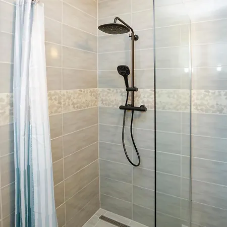 Parti Setany Эгер